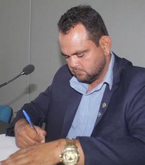 Vereador que tentou matar homem em bar é preso na Câmara Municipal, no Sertão