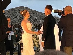 Atacante do Liverpool e da Seleção Brasileira, Roberto Firmino se casa em Maceió