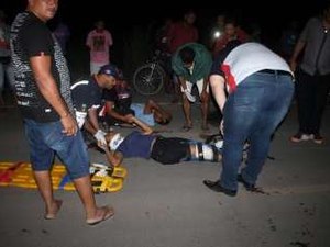 Pai e filha ficam feridos após colisão entre moto e carroça na AL-420