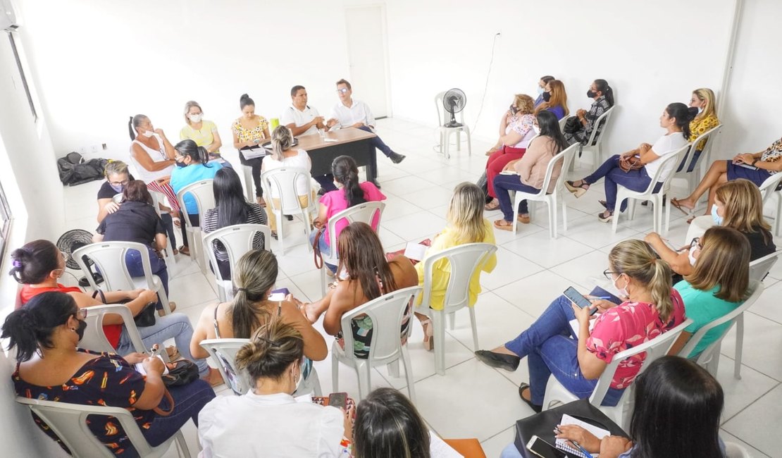 Transporte escolar e merenda: Demandas da educação são debatidas em encontro de gestores e prefeito de Palmeira