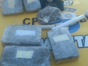 Mulher é presa traficando e despachando drogas no Jardim Petrópolis 2