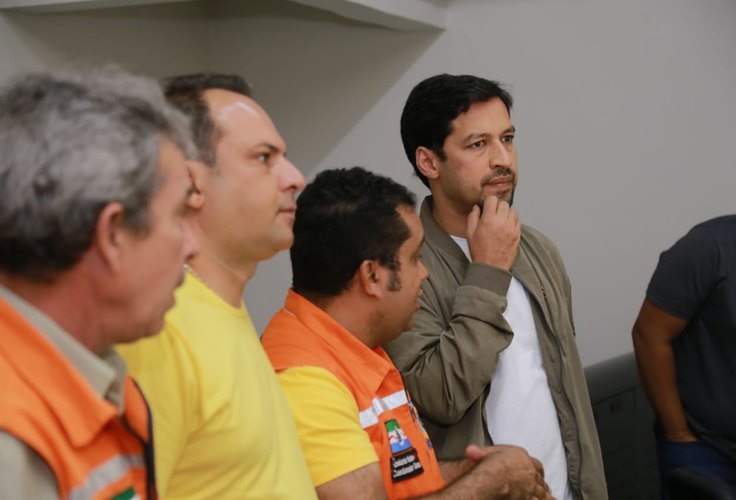 Rodrigo cancela agenda de pré-campanha, apoia desabrigados e traz secretário Nacional de Defesa Civil para AL