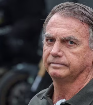 Bolsonaro deve ter alta nesta segunda-feira após cirurgia no ombro