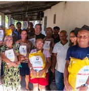 Agricultores do município de Japaratinga recebem sementes de milho e feijão