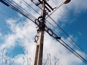 [Vídeo] Incêndio é registrado em poste de energia elétrica no bairro Bom Sucesso