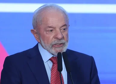 Lula lança programa de reforma de casas e defende ação para invisíveis
