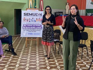 Mulheres representantes de associações comunitárias recebem palestra sobre educação previdenciária em Palmeira