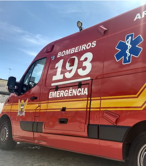 Queda de moto deixa duas pessoas feridas no Feitosa, em Maceió