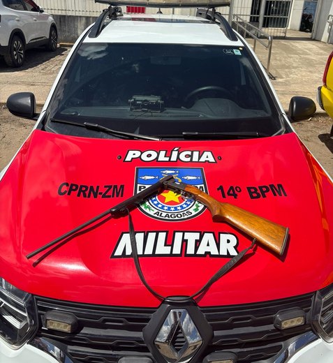 Foragido da Justiça é preso com espingarda em casa no município de Jundiá