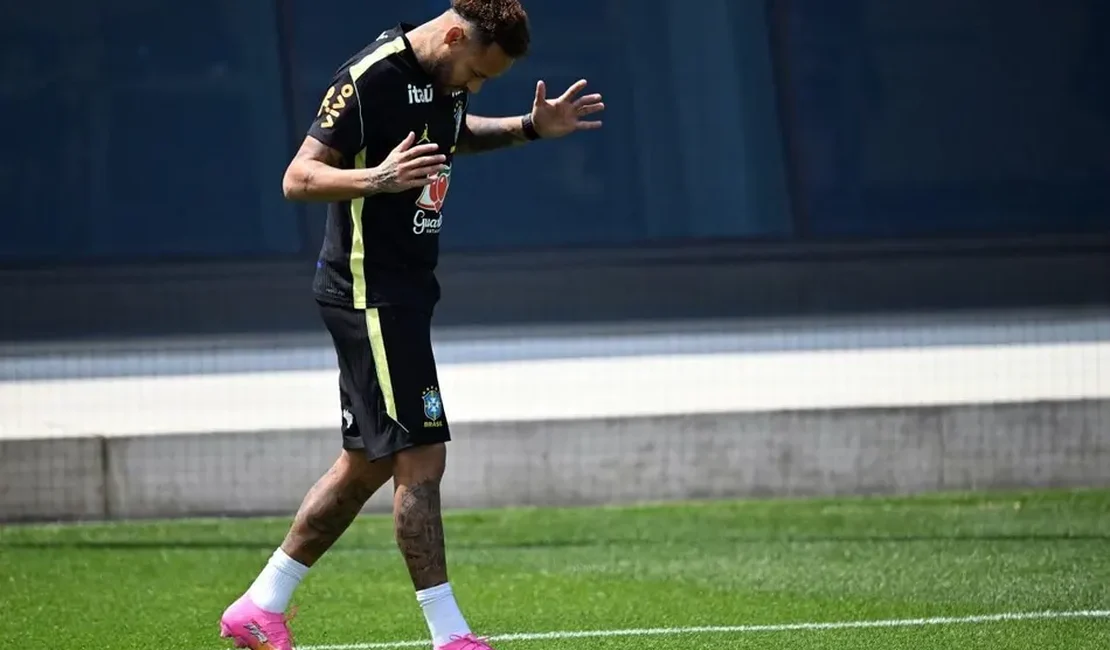 Em campo: Neymar segue nova etapa de treinos na Seleção
