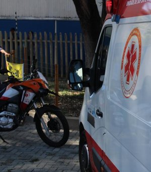 Acidente entre carreta e moto deixa dois feridos na BR-101, em Teotônio Vilela