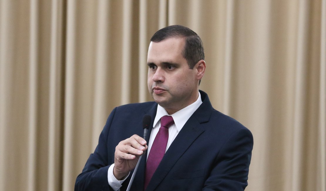 Silêncio dos Pereira movimenta bastidores e amplia dúvidas sobre disputa pelo Governo de Alagoas