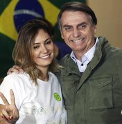 Bolsonaro diz que ex-assessor tinha dívida com ele e pagou à primeira-dama