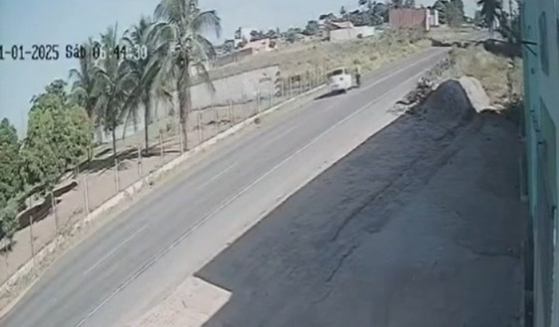 Motociclista morre ao ser atingido por carro na AL-110 em São Sebastião