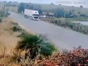 Carreta atropela homem e arrasta corpo da vítima pela rodovia AL-110