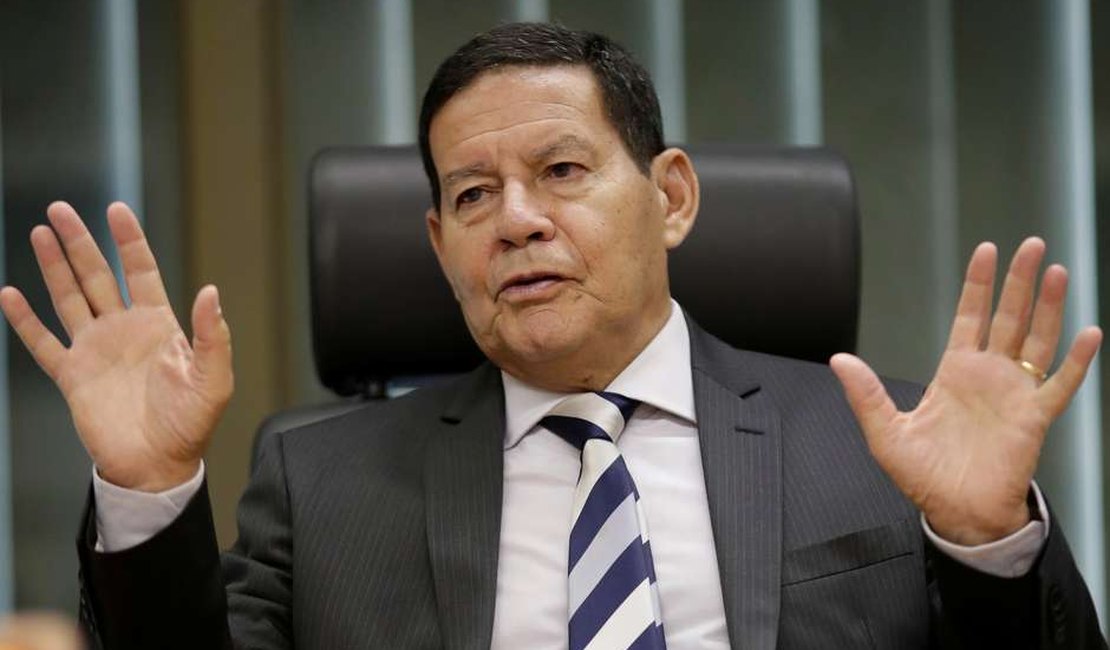 Mourão nega ser contraponto a Bolsonaro: 'Eu complemento o presidente'