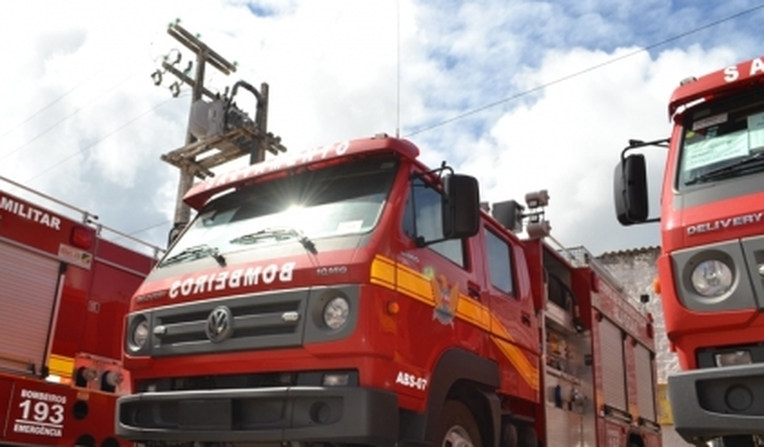 Incêndio atinge residência no bairro Cidade Universitária, em Maceió