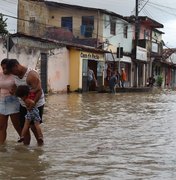 [Vídeo] Bairros de Maceió continuam alagados e moradores ilhados