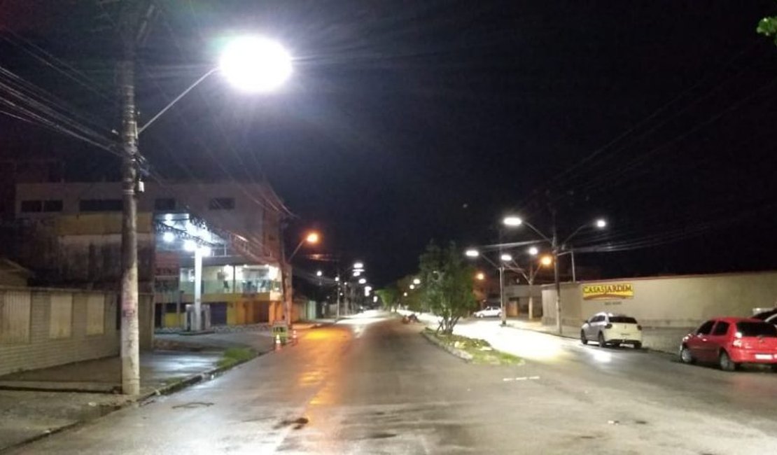 Prefeitura instala mais de 200 luminárias de LED nas imediações do HGE