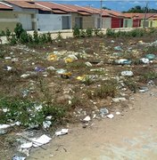 Moradores reclamam de lixo acumulado em rua do bairro Planalto, em Arapiraca