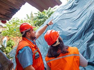 Aplicação de lonas é pausada no período de tempo seco