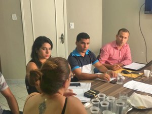 Após desativar lixão, prefeita discute implantação de coleta seletiva em Lagoa da Canoa