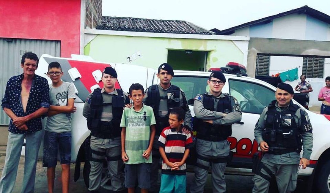 Após encontro casual, policiais ajudam família carente em Arapiraca
