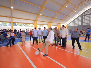 Prefeito Luciano inaugura ginásio poliesportivo e anuncia mais obras em Arapiraca