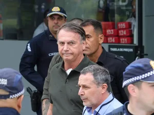 Moraes pede explicações sobre escolta que levou Bolsonaro ao hospital