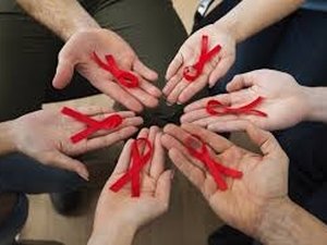 Dia mundial de luta contra AIDS: 'aderir ao tratamento é um ato de autocuidado' diz farmacêutico