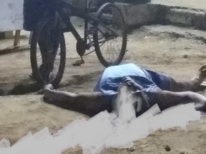 Jovem é assassinado com seis tiros em praça pública de Maceió