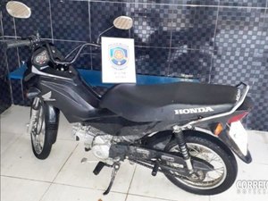 Motocicleta roubada por falsos pedintes em Delmiro Gouveia é encontrada em Pernambuco