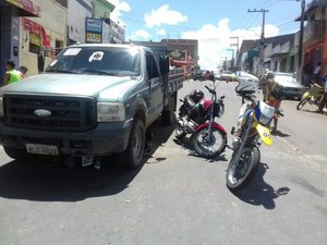 Falta freio em caminhão e condutor atropela moto