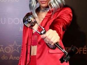 Apresentador que criticou Pabllo Vittar na TV é suspenso