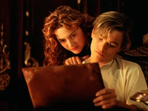 [Vídeo] Leonardo DiCaprio e Kate Winslet se beijam 27 anos após 'Titanic'