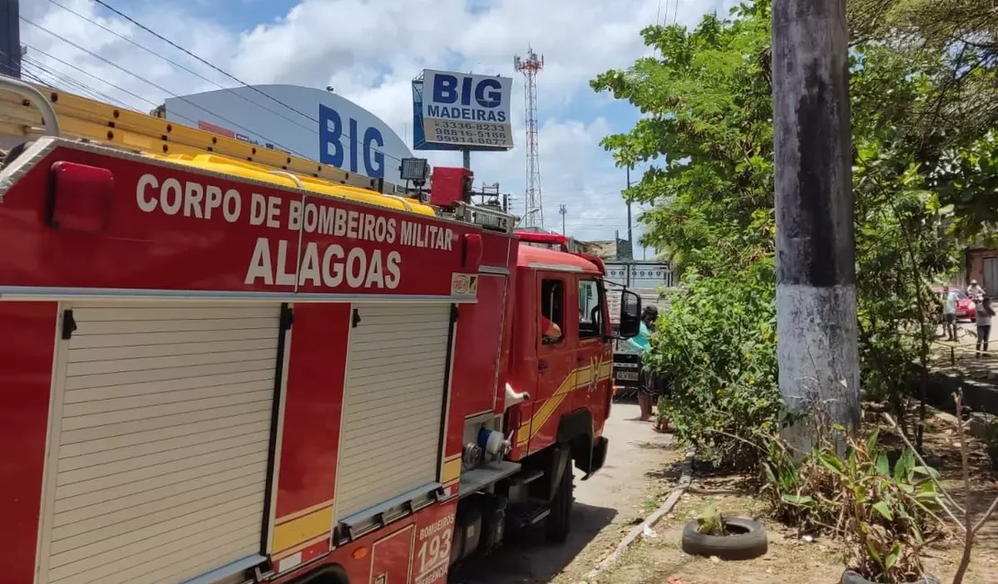 Incêndio é registrado em residência  na cidade de Delmiro Gouveia
