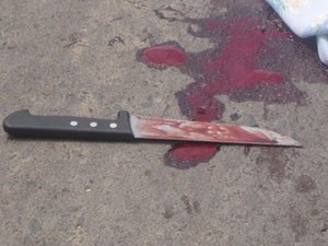 Polícia prende homem que esfaqueou ex-esposa e mais outra pessoa em Maceió