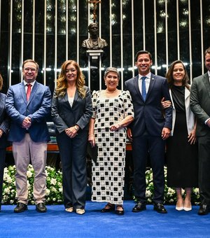 Senado realiza primeira entrega da Comenda Ceci Cunha e homenageia mulheres de destaque na política