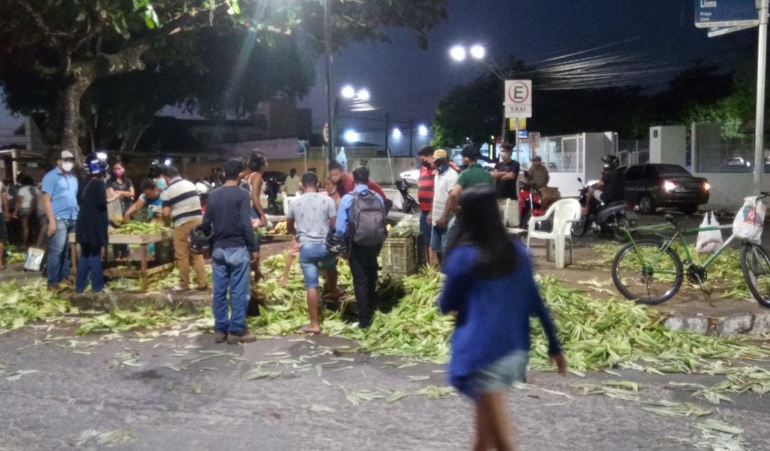 [Vídeo] Arapiraquenses se aglomeram para comprar milho na véspera de São João