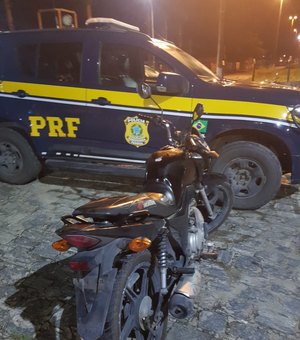PRF prende dois homens e recupera moto adulterada em São Miguel dos Campos 