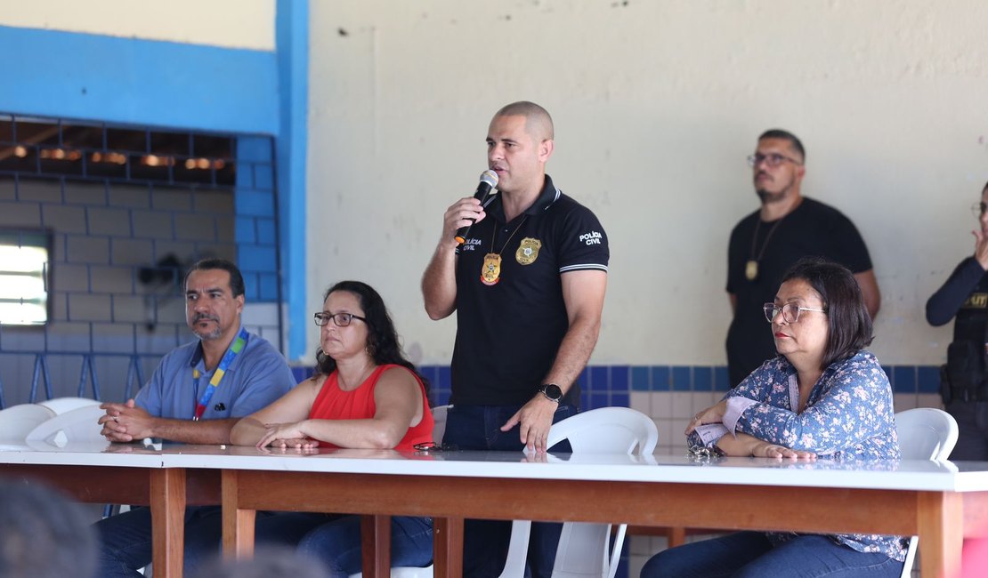 Delegado realiza palestra em escola que sofreu ameaças No Benedito Bentes