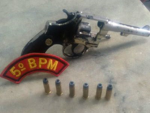 Mulher é presa com arma de fogo na parte alta de Maceió