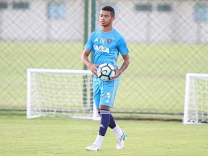 Atacante do Sport é detido acusado de agredir ex-namorada no Recife