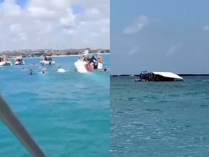 [Vídeo] Catamarã que transportava banhistas afunda no mar, em Maragogi