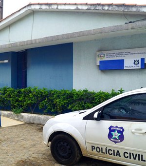 Homem esconde drogas em casa abandonada no bairro do Jacintinho em Maceió