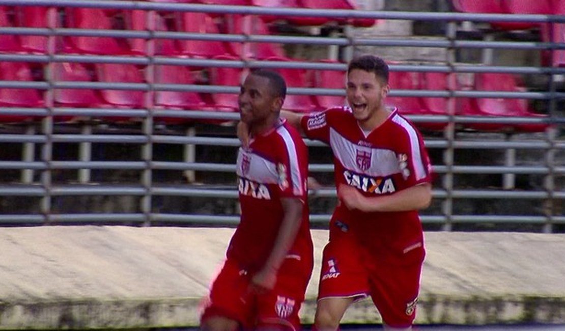 No Rei Pelé, CRB vence Internacional e entra no G4 da Série B 