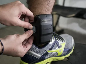 Senado aprova uso imediato de tornozeleira por agressor de mulher