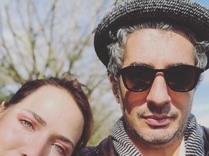 Grávida, Letícia Colin exibe barriguinha pela 1ª vez e encanta famosas