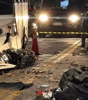 Acidente entre motocicleta e micro-ônibus deixa dois mortos em Coruripe