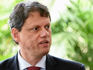 Governo pode privatizar ou liquidar cerca de cem estatais, diz ministro